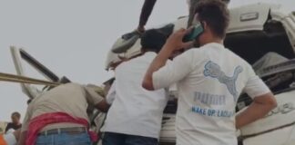 चंदौली में भीषण सड़क हादसा, तेज रफ्तार डंफर ट्रक से टकराया, केबिन में फंसे चालक को आधे घंटे की मशक्कत के बाद निकाला
