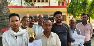 निष्पक्ष चकबंदी की मांग को लेकर ग्रामीणों का प्रदर्शन, एसडीएम को सौंपा ज्ञापन