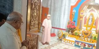 गोरखनाथ मंदिर पहुंचे विधान परिषद के सभापति कुंवर…