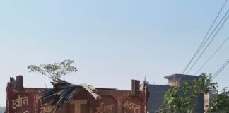 नौतनवा में बिना सुरक्षा संकेत दौड़ रहीं सरिया लदी ट्रॉलियां:यातायात नियमों का उल्लंघन, सीओ ने कार्रवाई का आश्वासन दिया