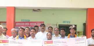प्रेम नारायण कॉलेज ने मेधावी छात्रों को किया सम्मानित:दो छात्रों को 5100 रुपए का नकद पुरस्कार मिला