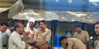 सिसवा पुलिस ने गर्मी में प्याऊ लगाया:राहगीरों को शीतल जल पिलाकर नौतपा से पहले दी राहत