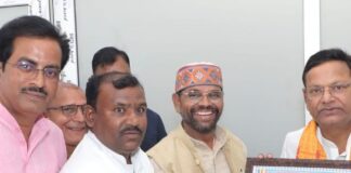देवदह-रामग्राम विकास को लेकर समिति पदाधिकारी मिले:भाजपा प्रदेश अध्यक्ष, केंद्रीय मंत्री को सौंपा छह सूत्रीय मांग पत्र