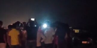 महाराजगंज में गड़ौरा मिल से गिरकर मजदूर की मौत:आक्रोशित परिजनों ने किया सड़क जाम, मुआवजे और कार्रवाई की मांग