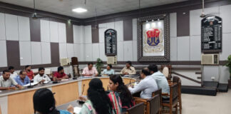 अनुपस्थित राजस्व निरीक्षकों को कारण बताओ नोटिस जारी करने के निर्देश