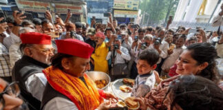 मीडिया प्वाइंट पर भव्य भंडारा, अखिलेश ने श्रद्धालुओं को वितरित किया प्रसाद