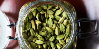 15 दिनों तक रात को सोने से पहले एक इलायची चबाने से क्या होता है?