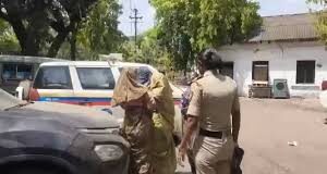 पैसे के लिए मां ने बेच दिया अपने जिगर के टुकड़ों को