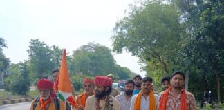 धीरेंद्र शास्त्री की कथा के लिए पदयात्रा शुरू:बस्ती से बागेश्वर धाम तक, जगह-जगह स्वागत