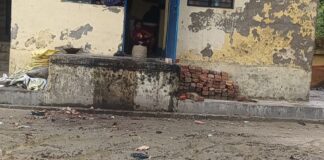 इंदिरा नगर आसरा आवास परिसर जगह-जगह गड्ढे में तब्दील:जांच के आदेश के बावजूद कार्रवाई नहीं, निवासी परेशान