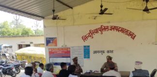 महाराजगंज के सिंदुरिया थाने में पीस कमेटी की बैठक:बकरीद पर्व शांतिपूर्ण मनाने पर जोर, अफवाहों से बचने की अपील