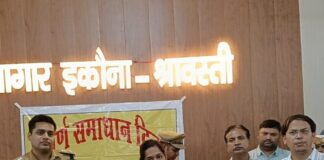 डीएम-एसपी ने बांटे आयुष्मान गोल्डन कार्ड:श्रावस्ती में पात्र परिवारों को मिला निःशुल्क इलाज का भरोसा, स्वास्थ्य सुविधाओं को सुलभ बनाने की पहल