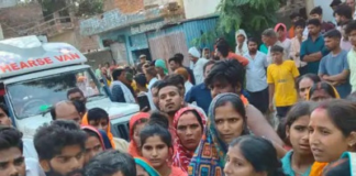 युवक की करंट लगने से मौ,परिजनों ने सड़क जाम कर किया प्रदर्शन