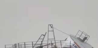 सिद्धार्थनगर में आंधी-बारिश से पानी की टंकी लटकी, VIDEO:उद्घाटन से पहले ही टूटी, एक्सईएन बोले- एलम कंटेनर फिक्स नहीं हुए थे