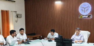 जिलाधिकारी ने परियोजनाओं की धीमी प्रगति पर जताई नाराजगी, पेनाल्टी लगाने के दिए निर्देश