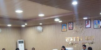 डीएम ने आईजीआरएस शिकायतों को तत्काल निस्तारण करने के निर्देश:श्रावस्ती में डिफाल्टर मामलों पर होगी कड़ी कार्रवाई, आख्या समय से करें अपलोड