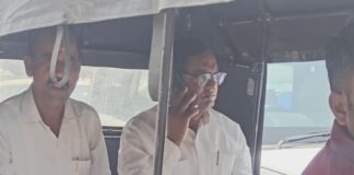 ई रिक्शा से महराजगंज जिला मुख्यालय पहुंचे विधायक:ऊर्जा संरक्षण, वैश्विक तेल संकट के प्रति जागरूकता का दिया संदेश
