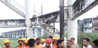सिद्धार्थनगर में उपयोग में न आने वाले भवन ध्वस्त होंगे:डीएम ने दिया आदेश, जर्जर टंकी चढ़े लड़के की मौत के बाद प्रशासन अलर्ट