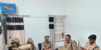 गिलौला थाने का एएसपी ने किया अर्दली रूम का निरीक्षण:लंबित विवेचनाओं और शिकायतों की समीक्षा की गई