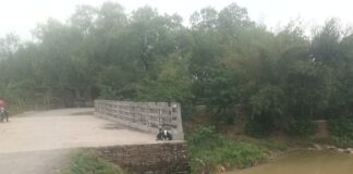 श्रावस्ती में नासिरगंज-लक्ष्मणपुर पुल जर्जर:बाढ़ से खतरा बढ़ा, ग्रामीण मरम्मत की मांग कर रहे