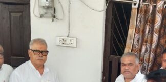 महाराजगंज में पंडित जवाहरलाल नेहरू की पुण्यतिथि आज:जिला कांग्रेस कमेटी ने आधुनिक भारत के निर्माता को श्रद्धांजलि दी