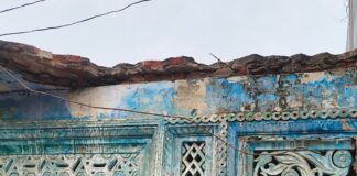 बहराइच में घर का छज्जा गिरा:तेज हवा-बारिश के कारण वेलहन महेशपुर में हादसा