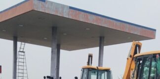 महाराजगंज में पेट्रोल-डीजल की किल्लत:सोनाबंदी किसान पंप पर लंबी कतारें, किसान परेशान