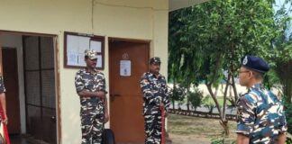 एसएसबी कमांडेंट ने श्वान दस्ते की फिटनेस जांची:ठूठीबारी में खान-पान, ग्रूमिंग सुधारने के दिए निर्देश