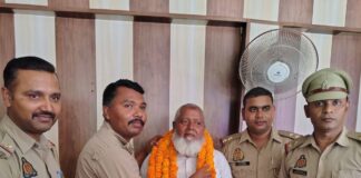 बृजमनगंज थाने के उर्दू अनुवादक सेवानिवृत्त:थानाध्यक्ष ने दी सम्मानपूर्वक विदाई