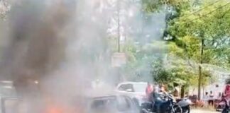 बहराइच में चलती कार में लगी आग:ड्राइवर के साथ जा रहे थे वीडीओ, दोनों ने कूदकर जान बचाई, फायर ब्रिगेड ने काबू पाया