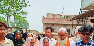 कटहरी खुर्द के बुजुर्ग दंपत्ति हजयात्रा के लिए रवाना:ग्रामीणों ने सकुशल वापस आने की कामना की
