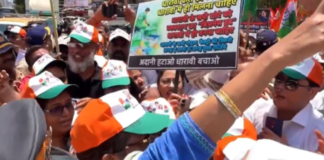मुंबई- धारावी में रहनेवालो का विरोध प्रदर्शन