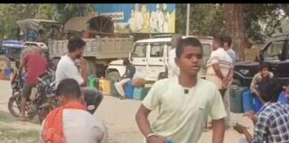 बृजमनगंज में पेट्रोल पंपों पर लंबी कतारें:अधिकांश पंपों पर तेल नहीं, किसान परेशान; अधिकारी बोले- कमी नहीं