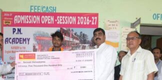 महराजगंज में पीएनके कॉलेज परतावल में मेधावी छात्र सम्मानित:5100 नगद पुरस्कार देकर किया गया सम्मान