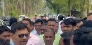 बस्ती में जनगणना प्रशिक्षण में विवाद:शिक्षकों ने हरैया-बभनान मार्ग जाम किया, माफी की मांग