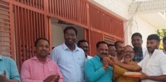 पनियरा के ग्राम प्रधानों ने प्रशासक बनने का किया स्वागत:मुख्यमंत्री योगी आदित्यनाथ के प्रति आभार व्यक्त कर बांटी मिठाई