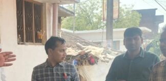 खेसरहा में निरीक्षण के दौरान सख्त कार्रवाई के निर्देश:आयुष्मान कार्ड निर्माण में लापरवाही पर अधीक्षक की चेतावनी