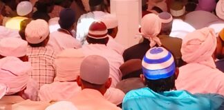 अमन-चैन और खुशहाली की मांगी दुआ:मुंडाशाह वली दरगाह में उमड़ी नमाजियों की भीड़, प्रशासन रहा पूरी तरह मुस्तैद
