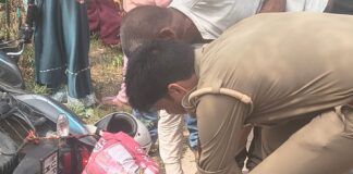 श्यामदेउरवा में अज्ञात वाहन ने बाइक को मारी टक्कर:दंपति गंभीर रूप से घायल, बगहा से काम कर गोरखपुर लौट रहा था परिवार
