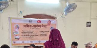 निचलौल रेंज के श्रमिकों का स्वास्थ्य परीक्षण हुआ:अंतर्राष्ट्रीय श्रमिक दिवस पर छाते बांटे गए, वन सुरक्षा की जानकारी दी