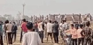 बस्ती में युवती फिर मोबाइल टावर पर चढ़ी, VIDEO:प्रेमी से शादी की मांग पर हाईवोल्टेज ड्रामा, पुलिस उतारने के प्रयास में जुटी