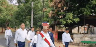 यूपी में पेट्रोल-डीजल किल्लत पांचवे दिन बरकरार:प्रयागराज में जिला जज पैदल कोर्ट पहुंचे, महराजगंज में टेंट मच्छरदानी लगाकर पंप बने रैन बसेरा