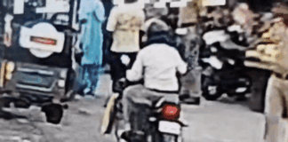 दरोगा ने चलती बाइक सवार को थप्पड़ मारा, VIDEO:महराजगंज के लोटन चौराहे पर वाहन चेकिंग कर रहे थे; CO बोले- मुझे जानकारी नहीं