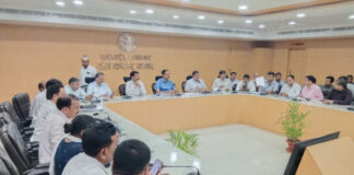 डीएम की अध्यक्षता में आई0जी0आर0एस0 पोर्टल पर प्राप्त संदर्भो/प्रकरणों के निस्तारण की समीक्षा बैठक हुयी आयोजित।
