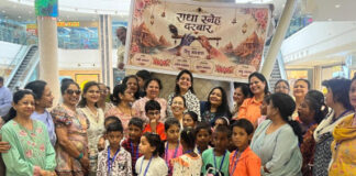 बच्चों संग बाँटी खुशियाँ, दिखाई ‘कृष्ण अवतरण’ फिल्म,भावुक हुआ माहौल