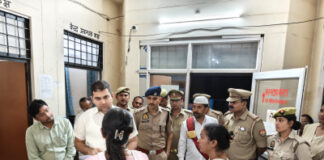 देर रात वन स्टॉप सेंटर पहुंचे डीएम-एसपी, व्यवस्थाओं का लिया जायजा
