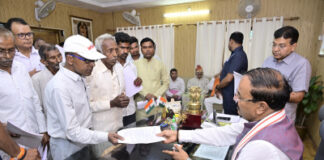“जनता दर्शन बना जनविश्वास का सशक्त माध्यम, उप मुख्यमंत्री केशव प्रसाद मौर्य ने सुनीं समस्याएं”