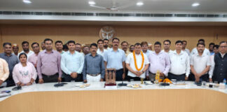 अपर जिलाधिकारी के स्थानांतरण पर, कलेक्ट्रेट सभागार में विदाई समारोह का हुआ भव्य आयोजन