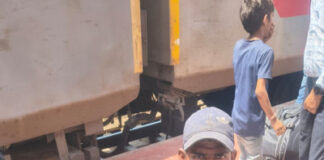 वाराणसी स्टेशन पर उत्तर रेलवे की बड़ी कार्रवाई, अनधिकृत पेय सामग्री जब्त