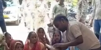 क्षेत्र में विकास कार्य न होने से नाराज भाजपा की महिला पार्षद ने कराया मुण्डन महापौर पति पर लगाया कार्य मे बाधा डालने का आरोप
